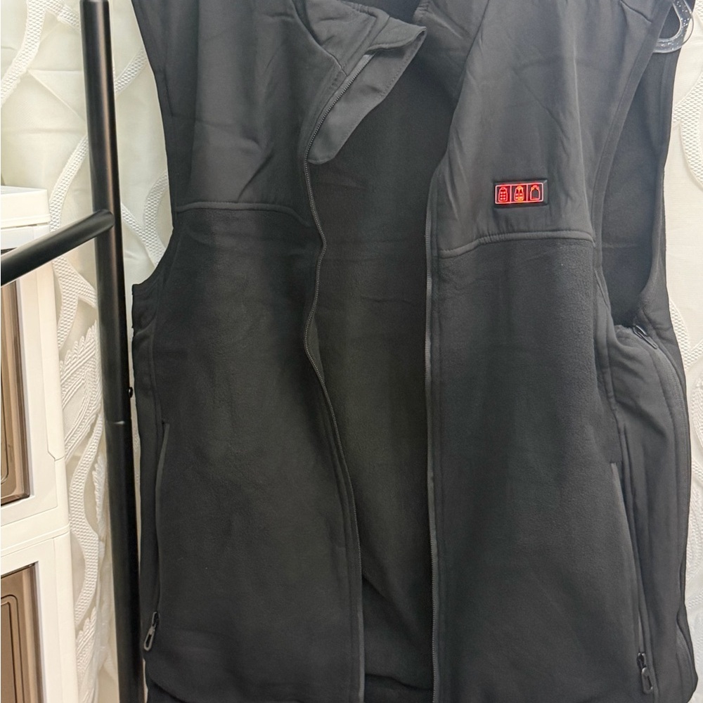 Men's Performance Fleece Vest in Black - Unbranded